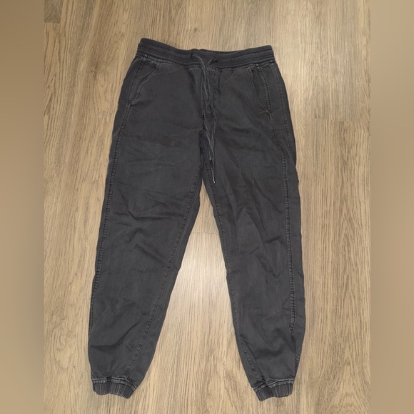 GAP Pants - GAP‎ Charcoal Jogger Pants